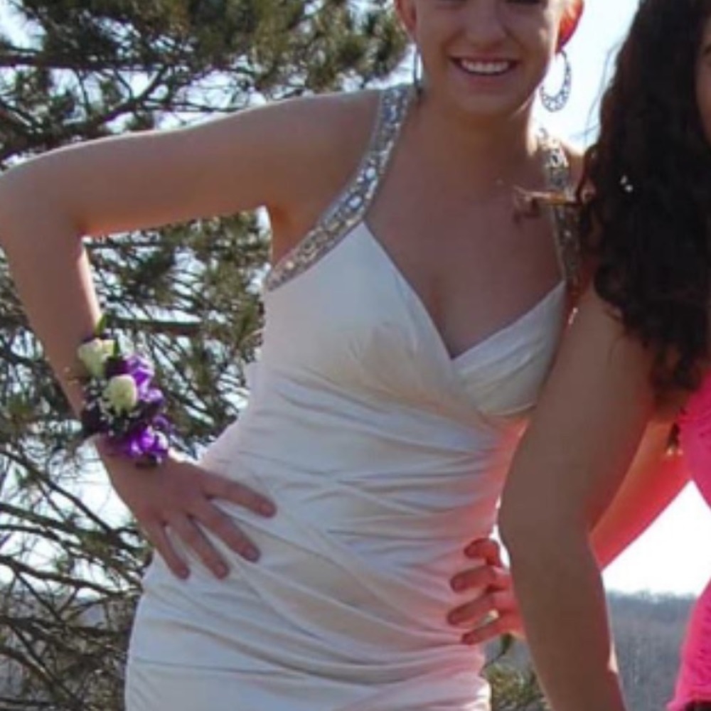 Ivory Color Short Prom Dress.